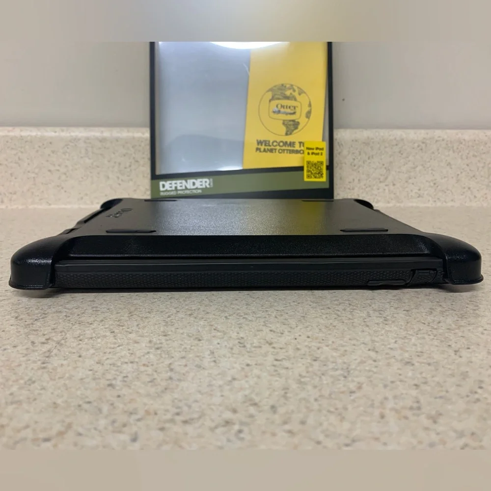 Otter Box Defender Series Case for iPad 2 - Black